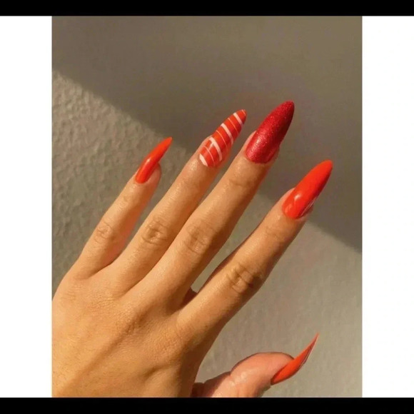 Clutch Nails Holiday Red Nail Set Christmas/Valentines “Mrs Claws” - Picture 2 of 3